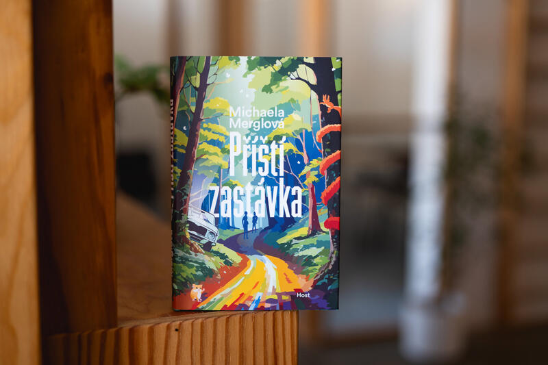 „Příběhy, které se soustředí v jádru na kamarádství, v dospělé literatuře tolik nepotkávám,“ říká Michaela Merglová o románu Příští zastávka
