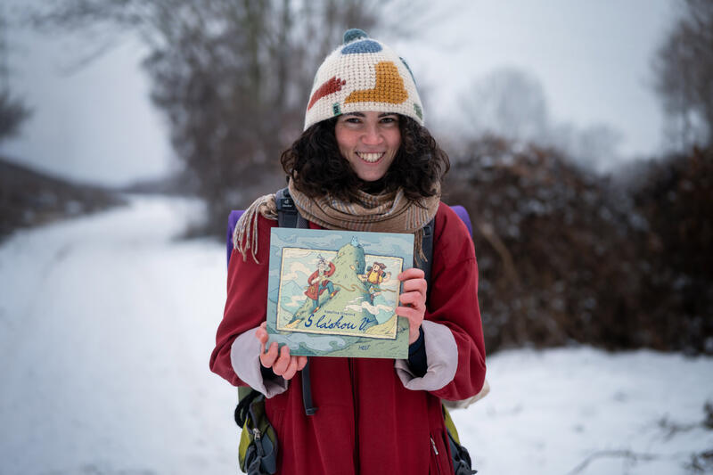 První původní český komiks v Hostu spojuje generace pohlednicí. Kateřina Illnerová o knize S láskou V.