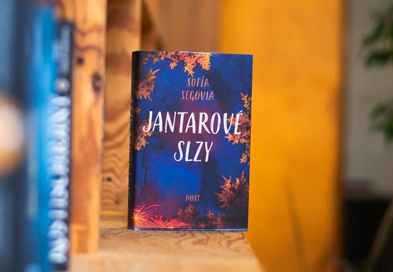 Jantarové slzy dojmou lidským příběhem z obléhaného Královce