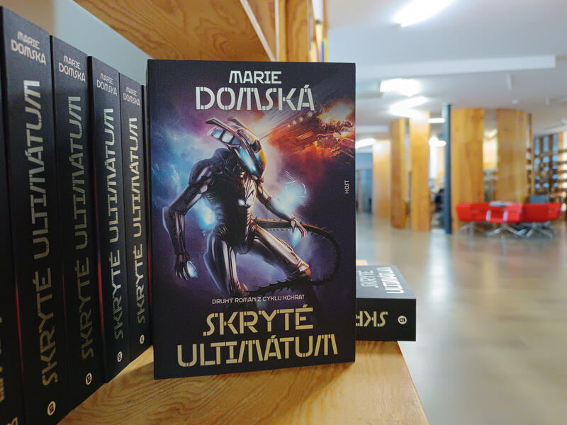 „Na začátku jsem o politice vůbec psát nechtěla,“ přiznává autorka sci-fi cyklu Kchrat Marie Domská