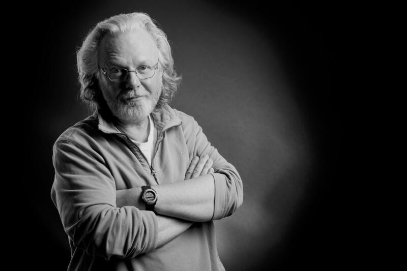 Zemřel autor bestsellerových románů Peter May