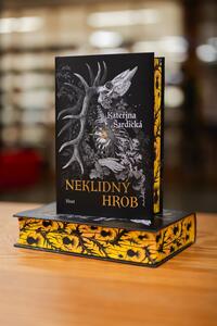 100002505_sardicka-neklidny-hrob-stories-lq.jpeg