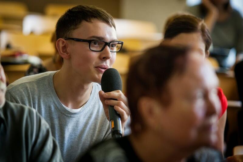 Vychází román Vratislava Maňáka Rubikova kostka. „Velké dějiny jsou v Čechách nezvaný host,“ říká v rozhovoru o své knize její autor