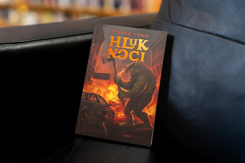 „Nejvíc ve mně rezonují příběhy, které loupete jako cibuli,“ říká Štěpán Tůma, autor urban fantasy románu Hluk noci