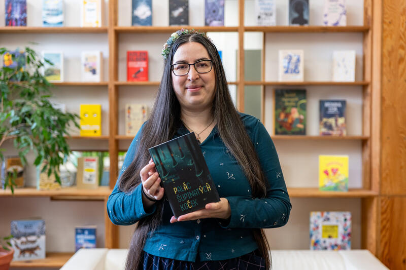 „Palác mi rostl v představách přes dvacet let,“ říká autorka sci-fi románu Palác šupinatých koček Jarmila Kašparová