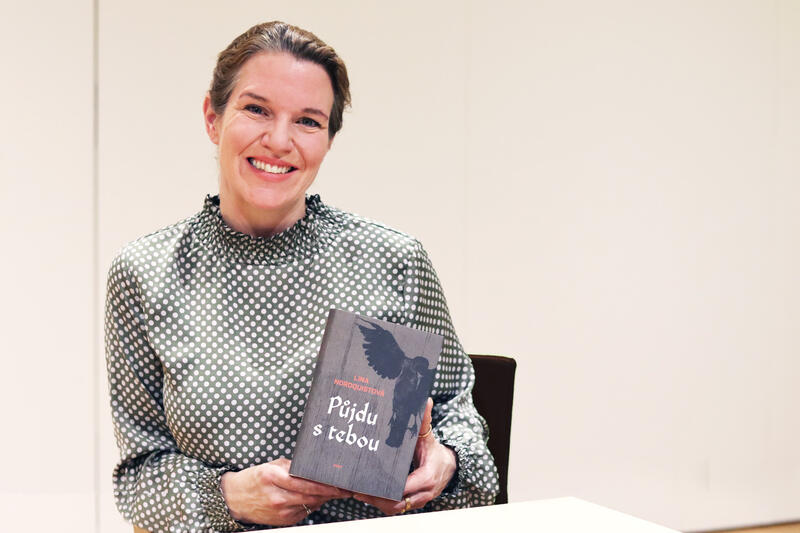 „Nepíšu, abych se dostala do konce. Píšu pro ten příběh. Proto mě někdy mé postavy unesou,“ říká Lina Nordquistová