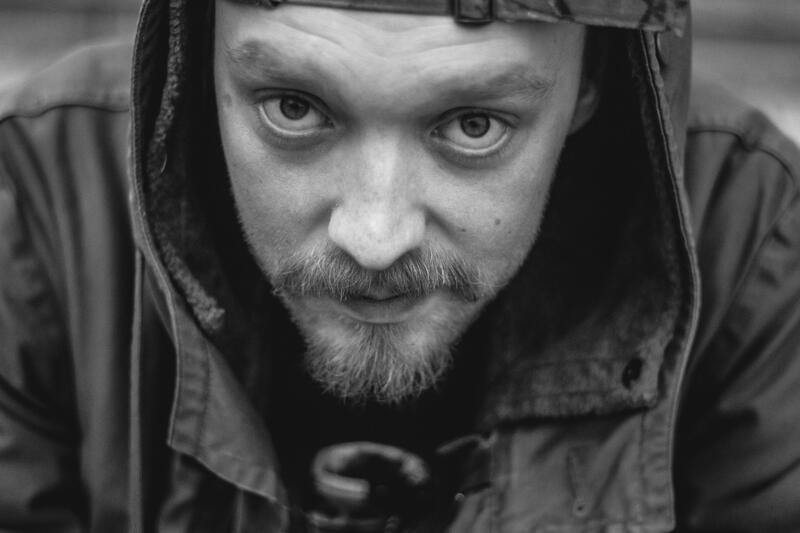 Kdo z nás něco tuší o chuligánech? Philipp Winkler překonal bariéry a do jednoho se vcítil